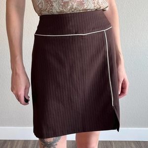 VTG 90S RIBBED BROWN MINI SKIRT W/ SLIT & WHITE PIPING